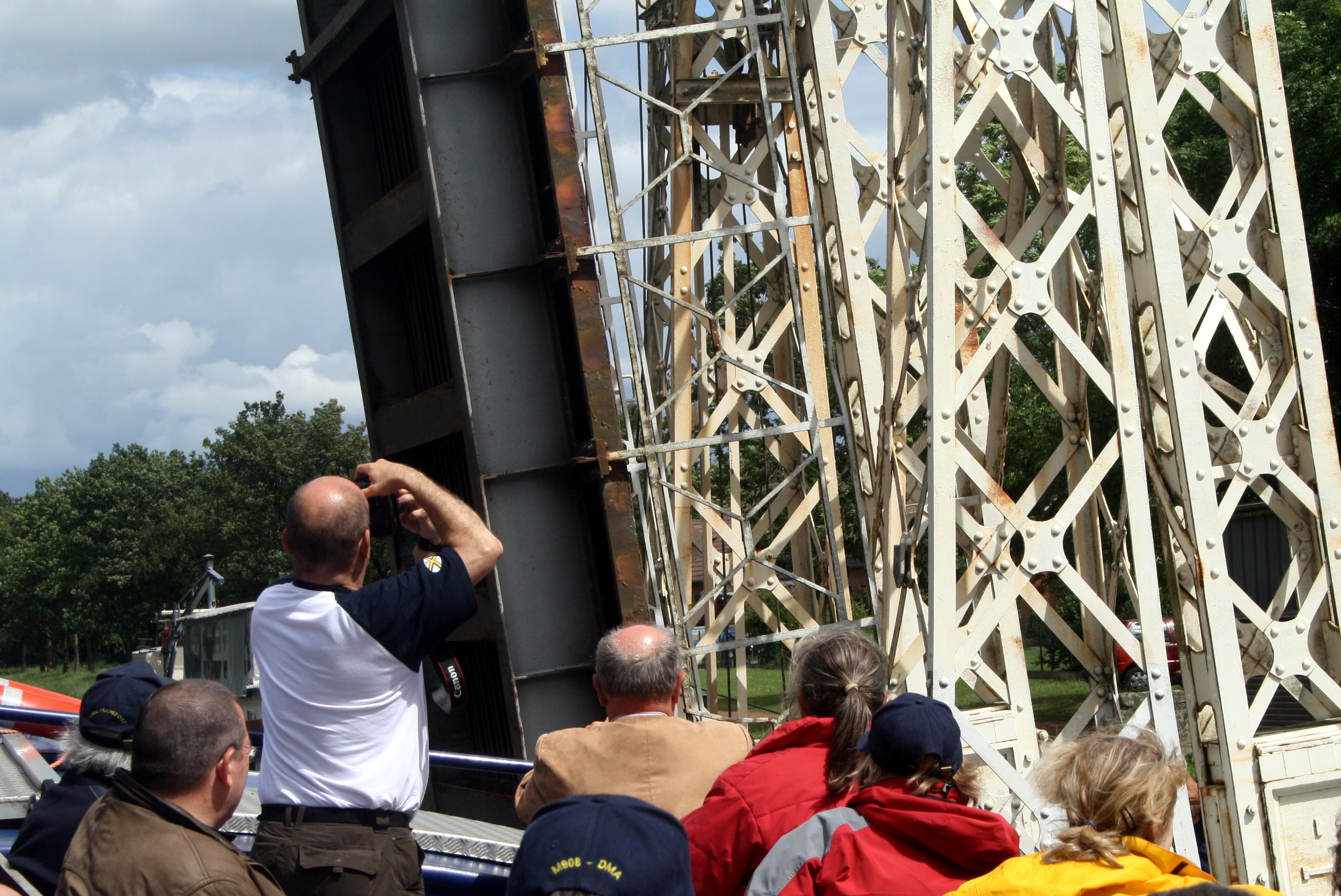 Visite du Canal du Centre historique le dimanche 17 juillet - Page 32 1107240709331095838510002