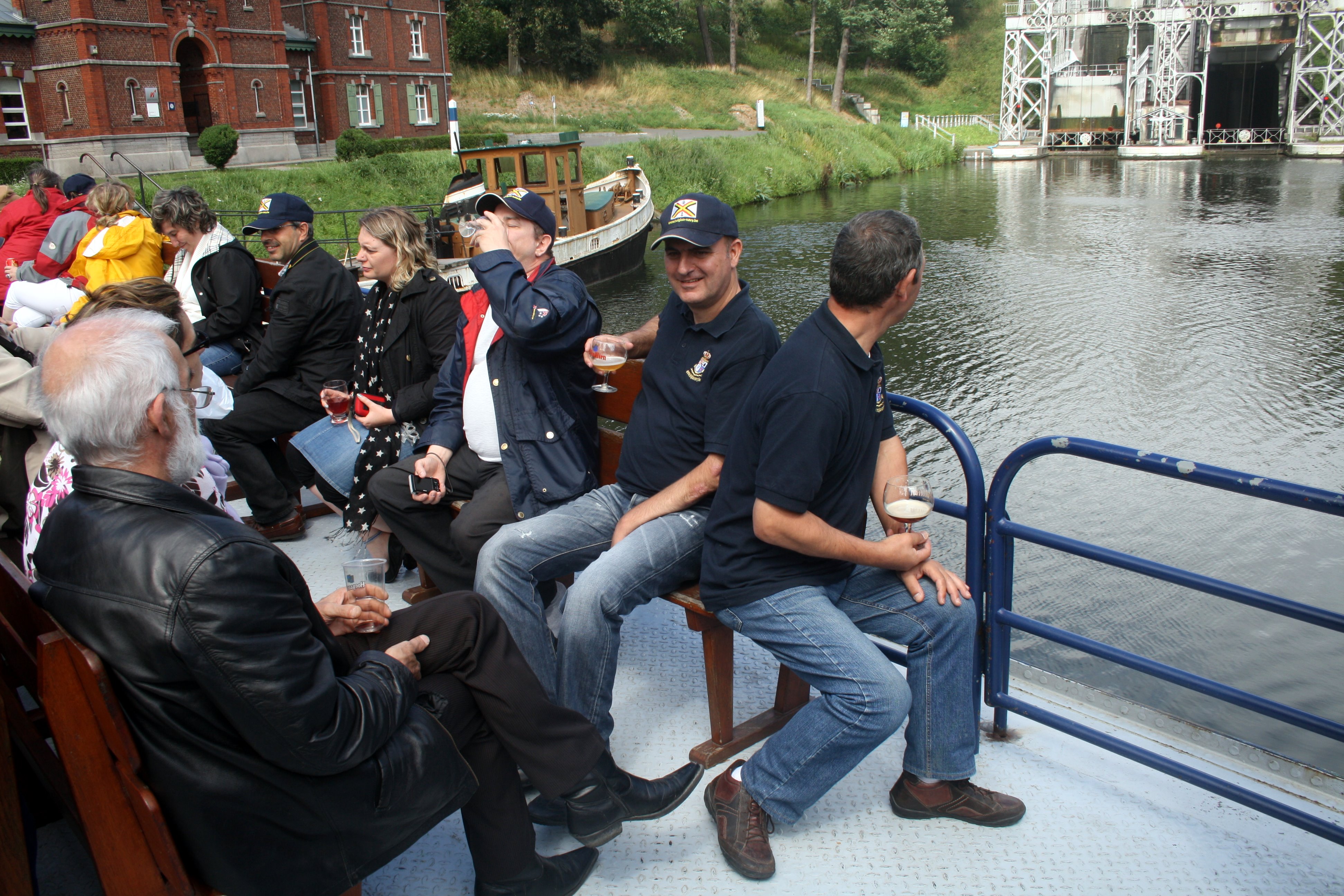 Visite du Canal du Centre historique le dimanche 17 juillet - Page 33 1107240937401095838510614