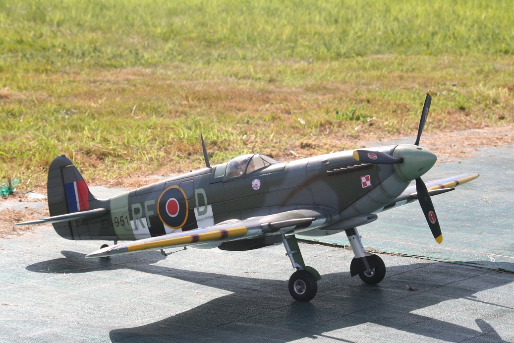Spitfire FMS en vol 110827094238197378650981