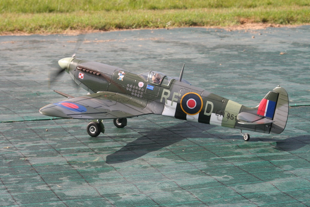Spitfire FMS en vol 110827094241197378650990