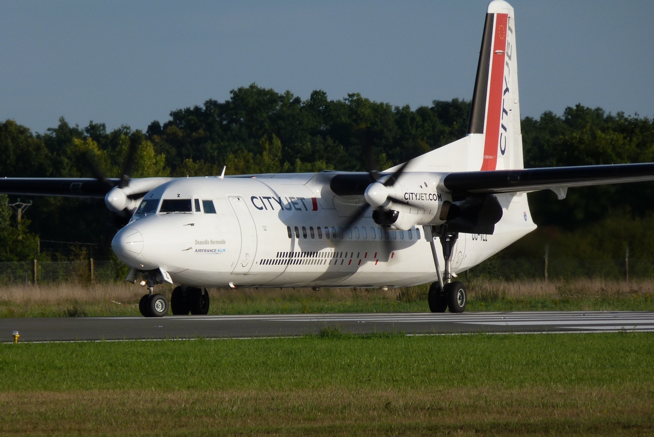 [28.08.2011] McDonnell Douglas 83 (EC-LEY) SwiftAir + Easyjet "Only Lyon" 1108281027051326458657006