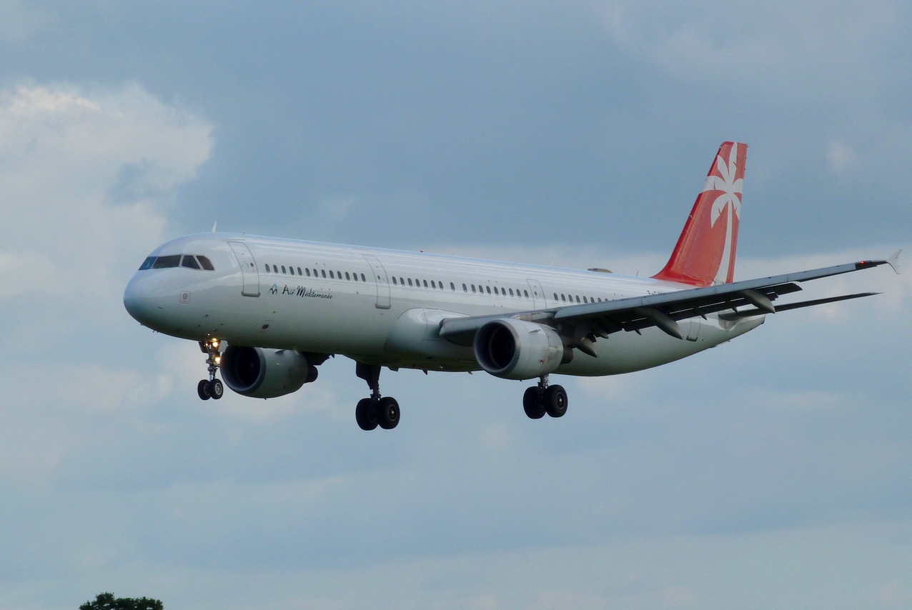 [28.08.2011] McDonnell Douglas 83 (EC-LEY) SwiftAir + Easyjet "Only Lyon" 1108281153021326458657681
