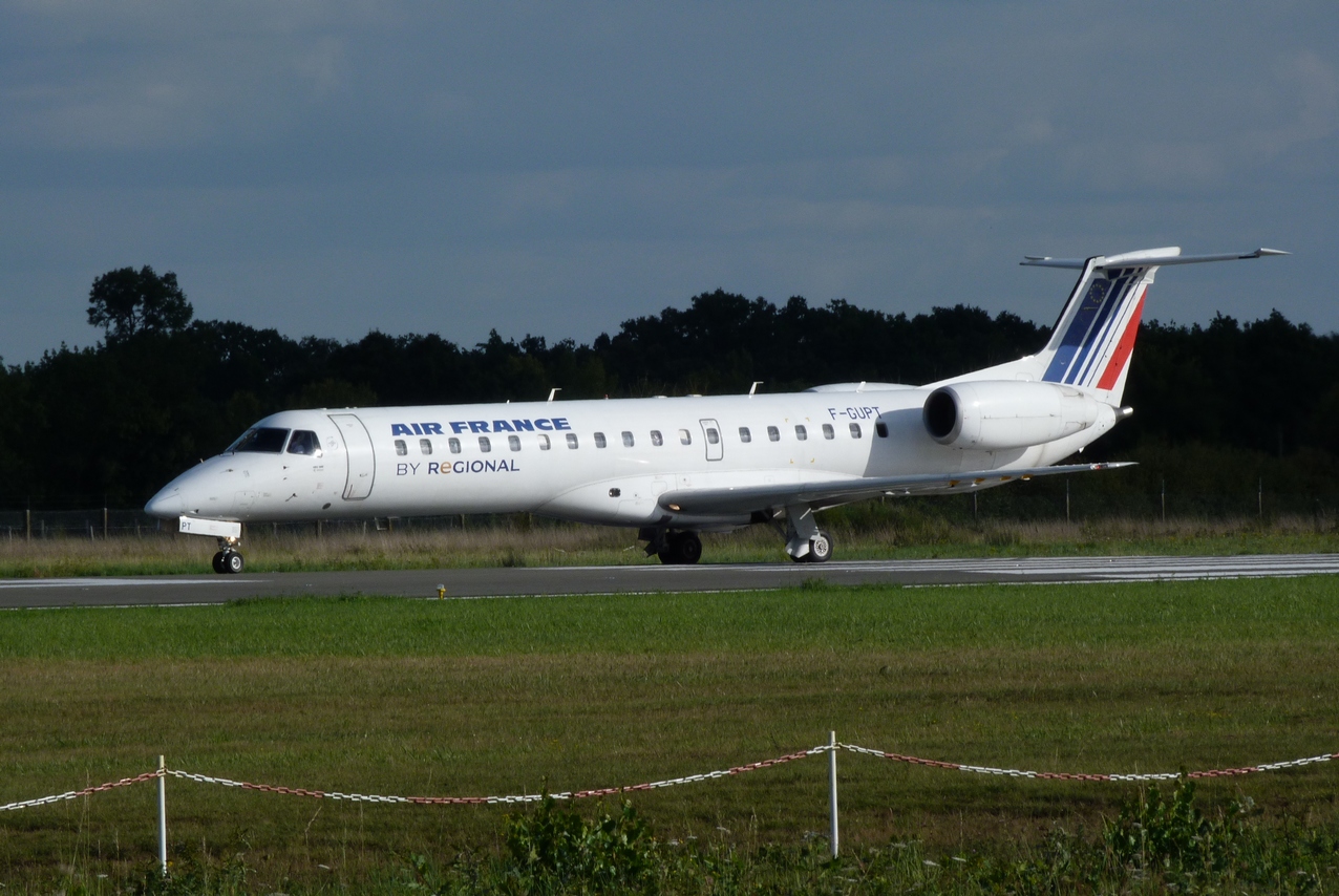 [28.08.2011] McDonnell Douglas 83 (EC-LEY) SwiftAir + Easyjet "Only Lyon" 1108281153031326458657685