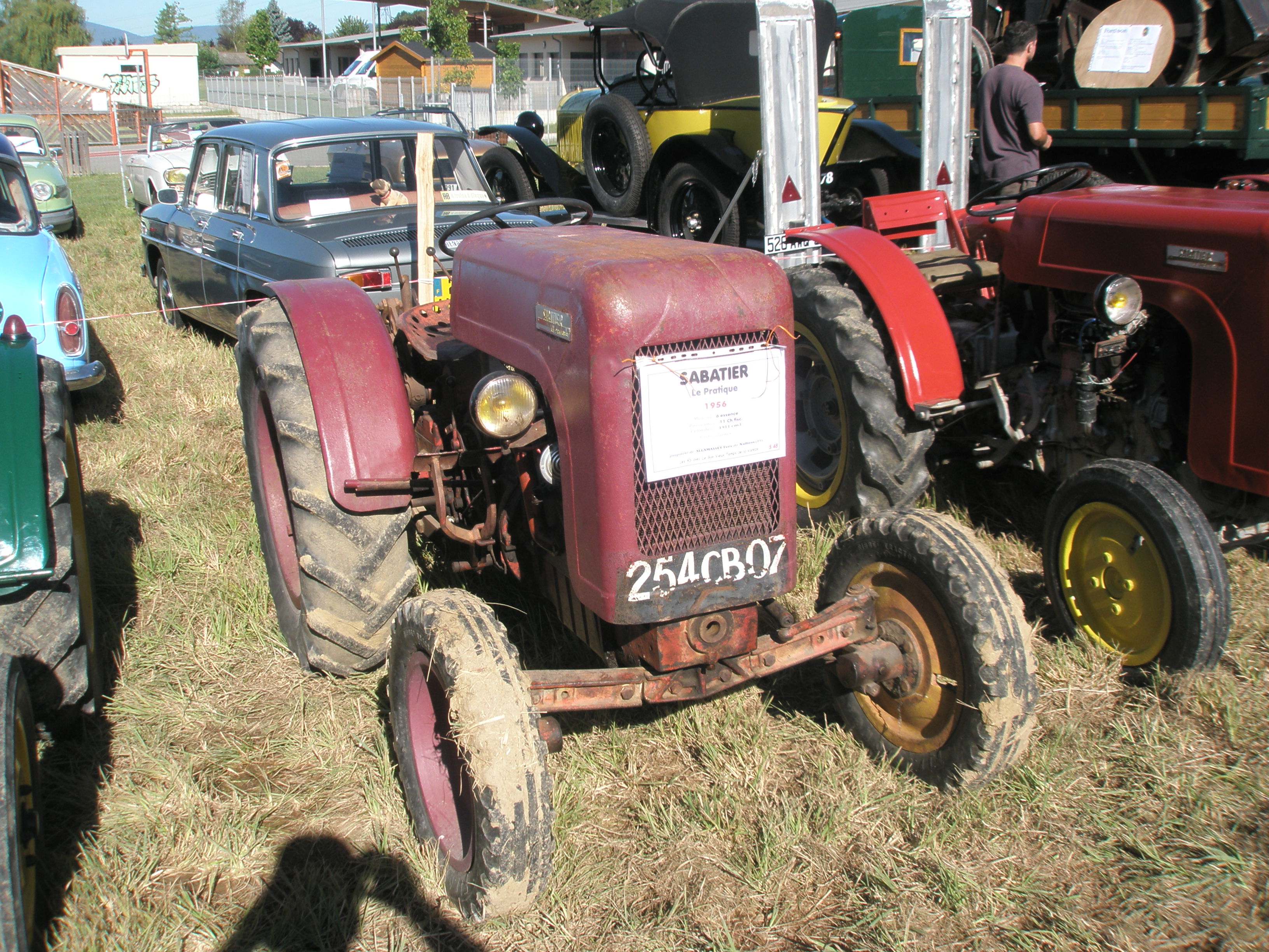 Concentration de tracteurs SABATIER le 28 Août 2011 à VERNIOZ (38) 110831015854514748669647