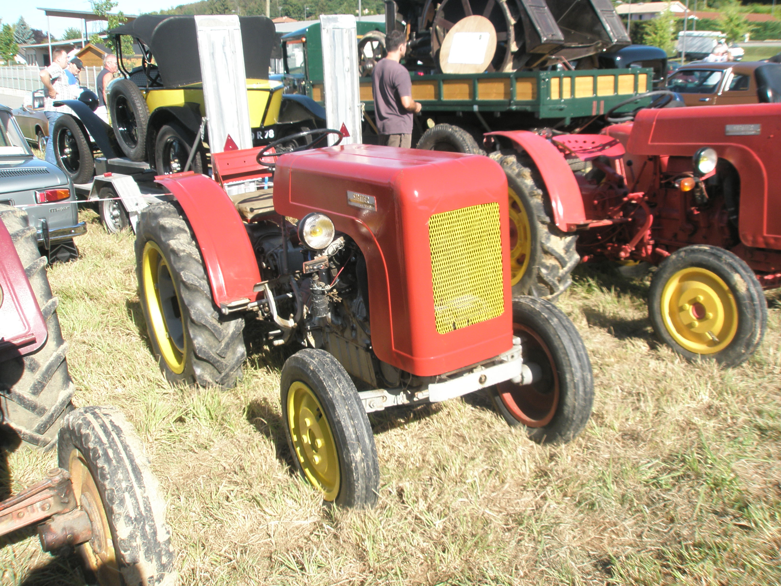 Concentration de tracteurs SABATIER le 28 Août 2011 à VERNIOZ (38) 110831015935514748669648