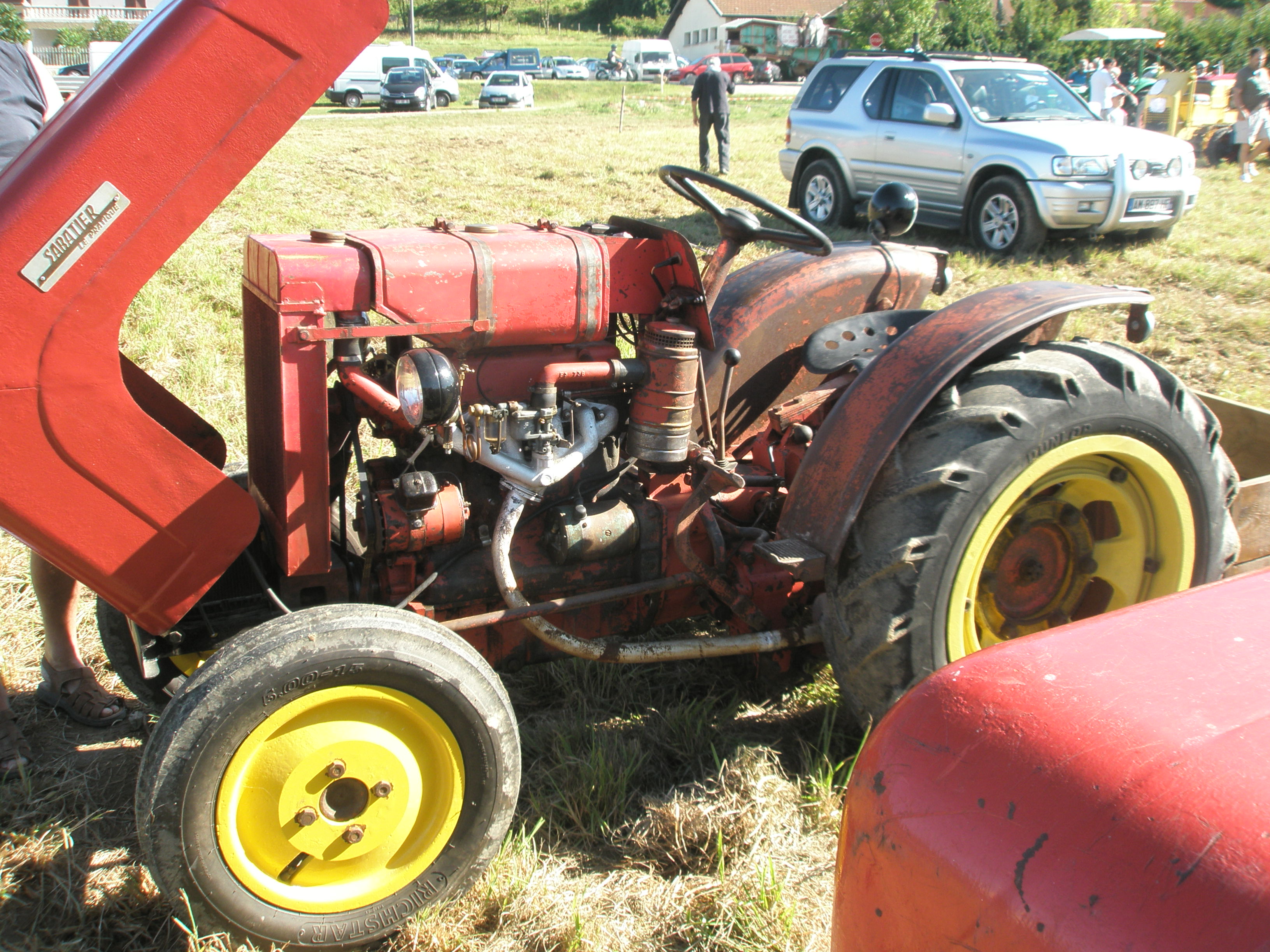 Concentration de tracteurs SABATIER le 28 Août 2011 à VERNIOZ (38) 110831020343514748669672