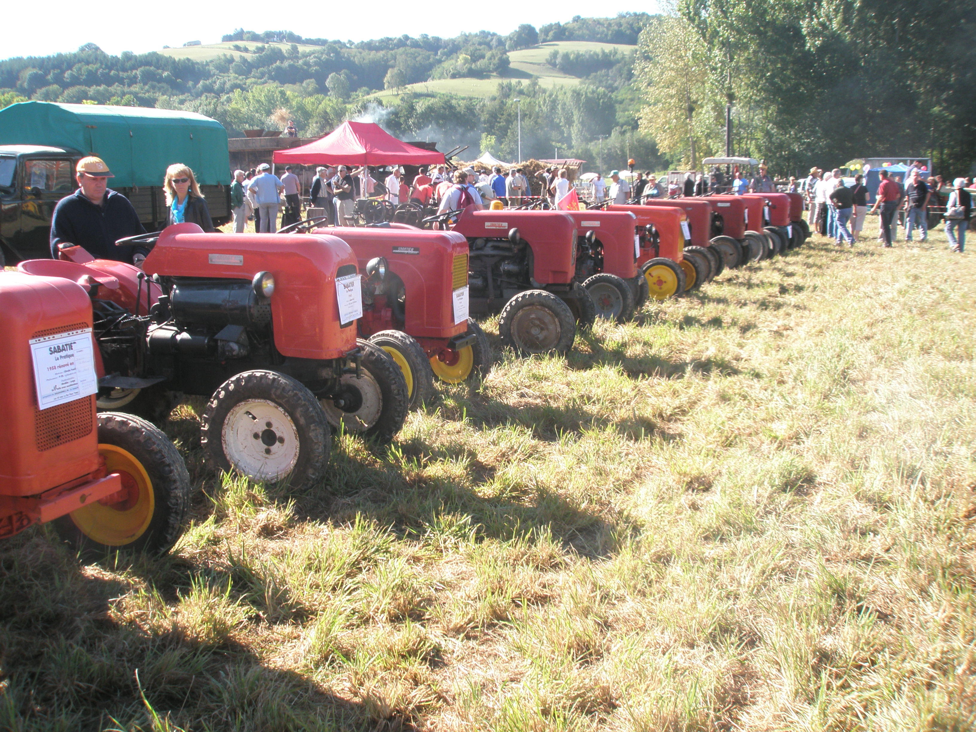 Concentration de tracteurs SABATIER le 28 Août 2011 à VERNIOZ (38) 110831020415514748669673