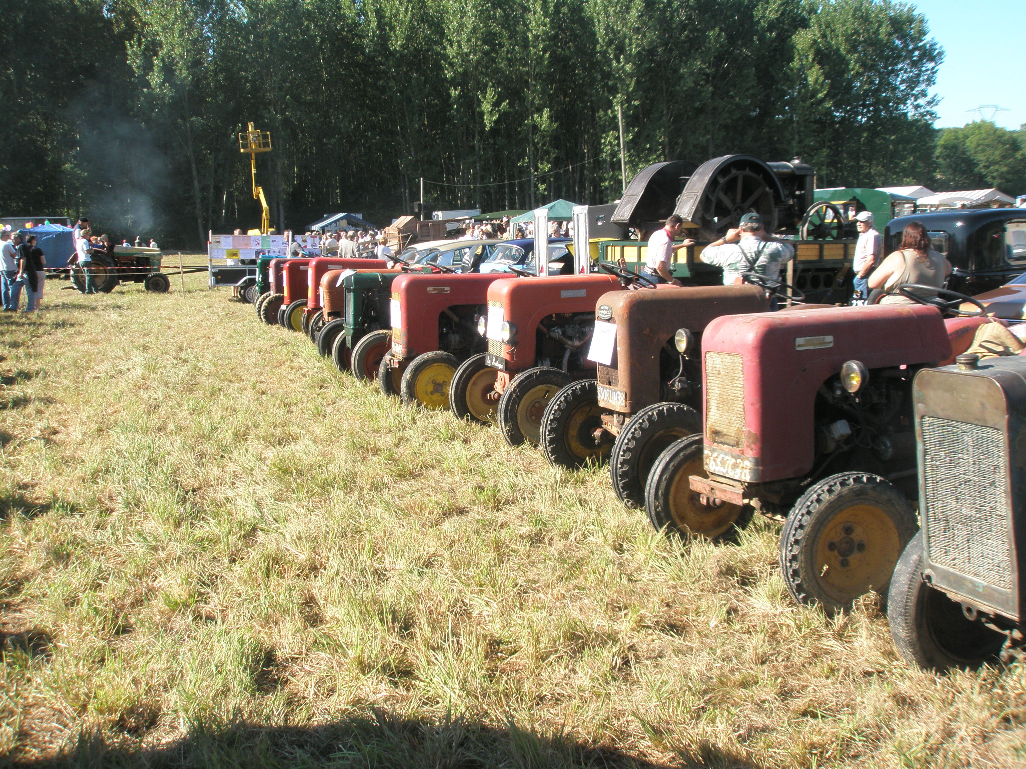 Concentration de tracteurs SABATIER le 28 Août 2011 à VERNIOZ (38) 110831020532514748669695