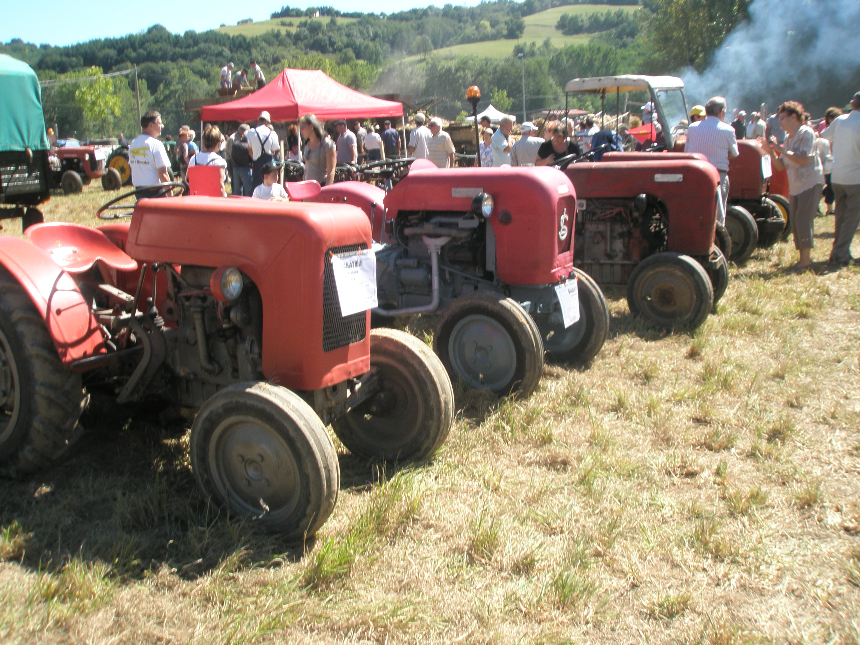 Concentration de tracteurs SABATIER le 28 Août 2011 à VERNIOZ (38) 110831020635514748669697