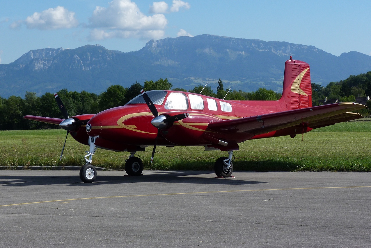 [06/08 - 17/08/2011] : Annemasse, Courchevel, Annecy, Chamonix... : Hélicos et avions dans les Alpes 1108310233531326458668151