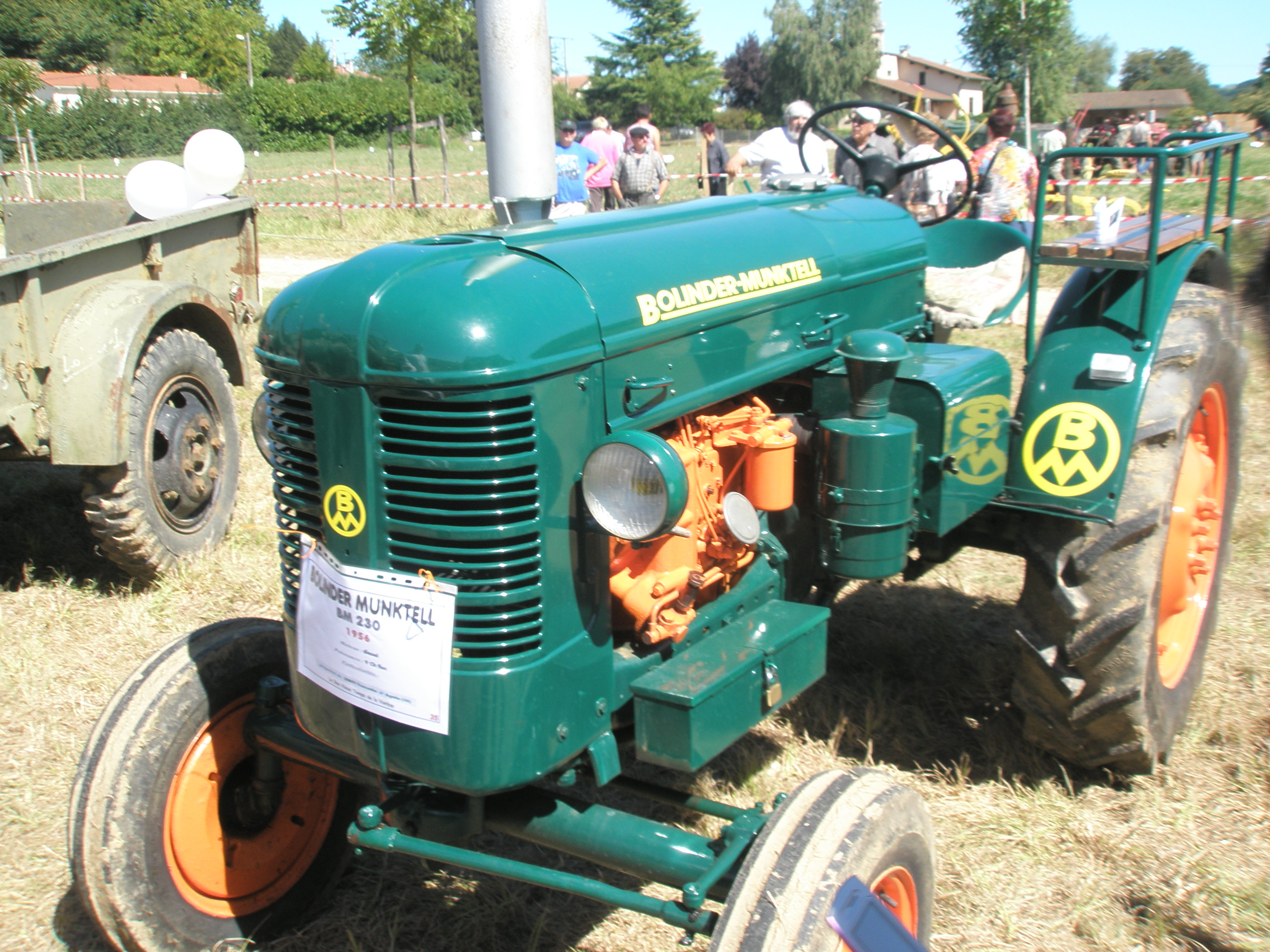 Concentration de tracteurs SABATIER le 28 Août 2011 à VERNIOZ (38) 110831052511514748670657