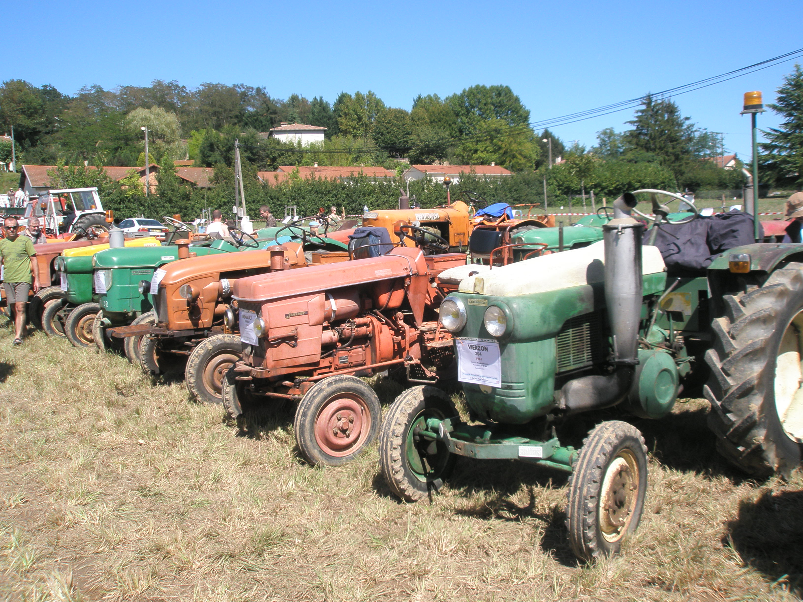 Concentration de tracteurs SABATIER le 28 Août 2011 à VERNIOZ (38) 110831052636514748670659