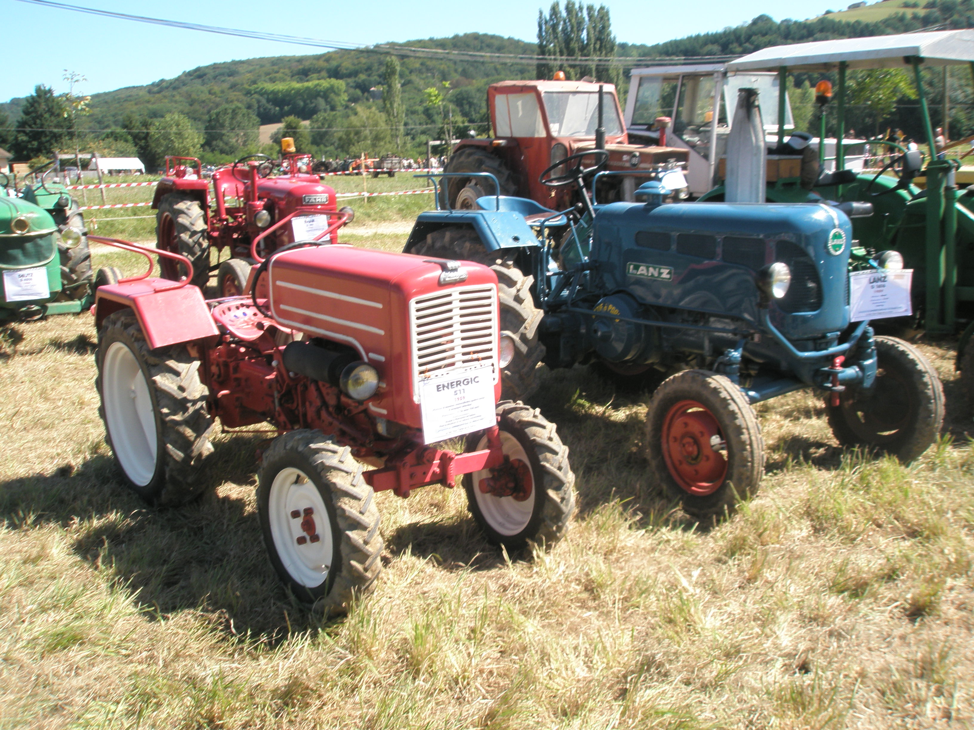 Concentration de tracteurs SABATIER le 28 Août 2011 à VERNIOZ (38) 110831053206514748670690