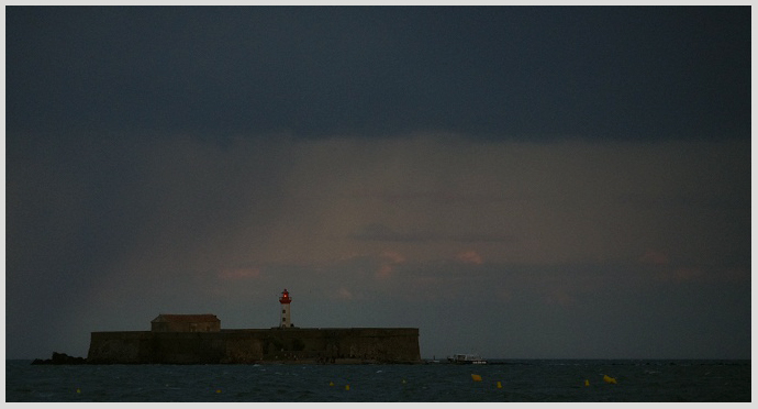 L'orage arrive sur le fort 110901082805429288677318