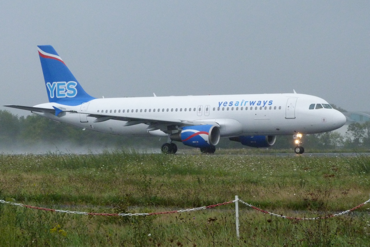 [12/09/2011] Airbus A320 (SP-IAC) Yes Airways 1109121014031373938735345