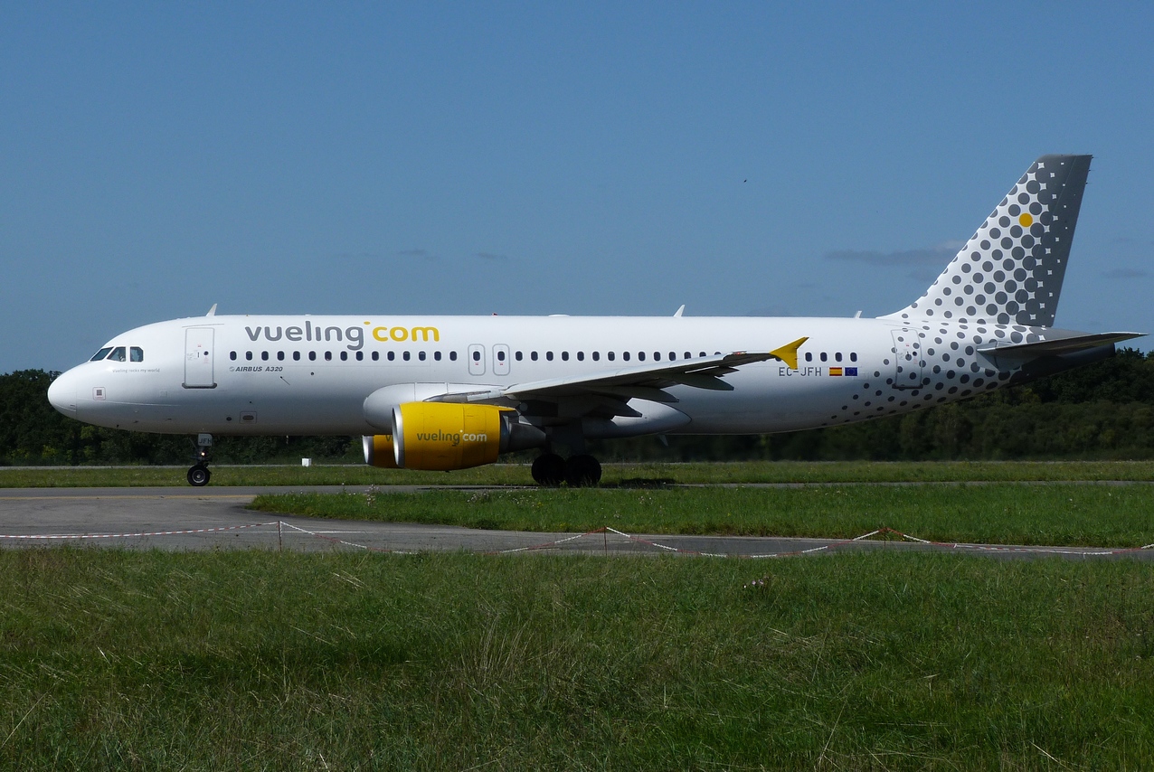 [14/09/2011] Airbus A320 (EC-JFH) Vueling: 1er Vol Commercial 1109160919091373938752596