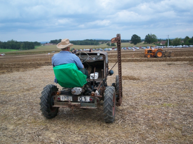 CURTAFOND (01) 4em Concours de labour tracteurs anciens le 11/09/2011 110917100419819118757616