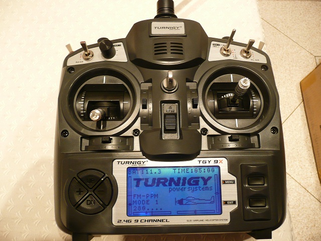 Turnigy 9X 2.4 8 canaux en 2.4Ghz pas chère pour bidouilleurs en électronique 110920061623945098771246