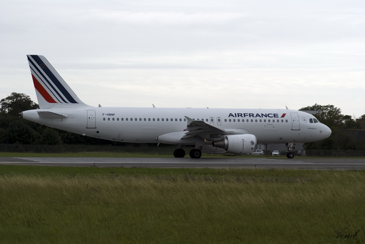 Airbus A320-214: Air France F-HBNF le 08.10.11 1110080448401345378867117