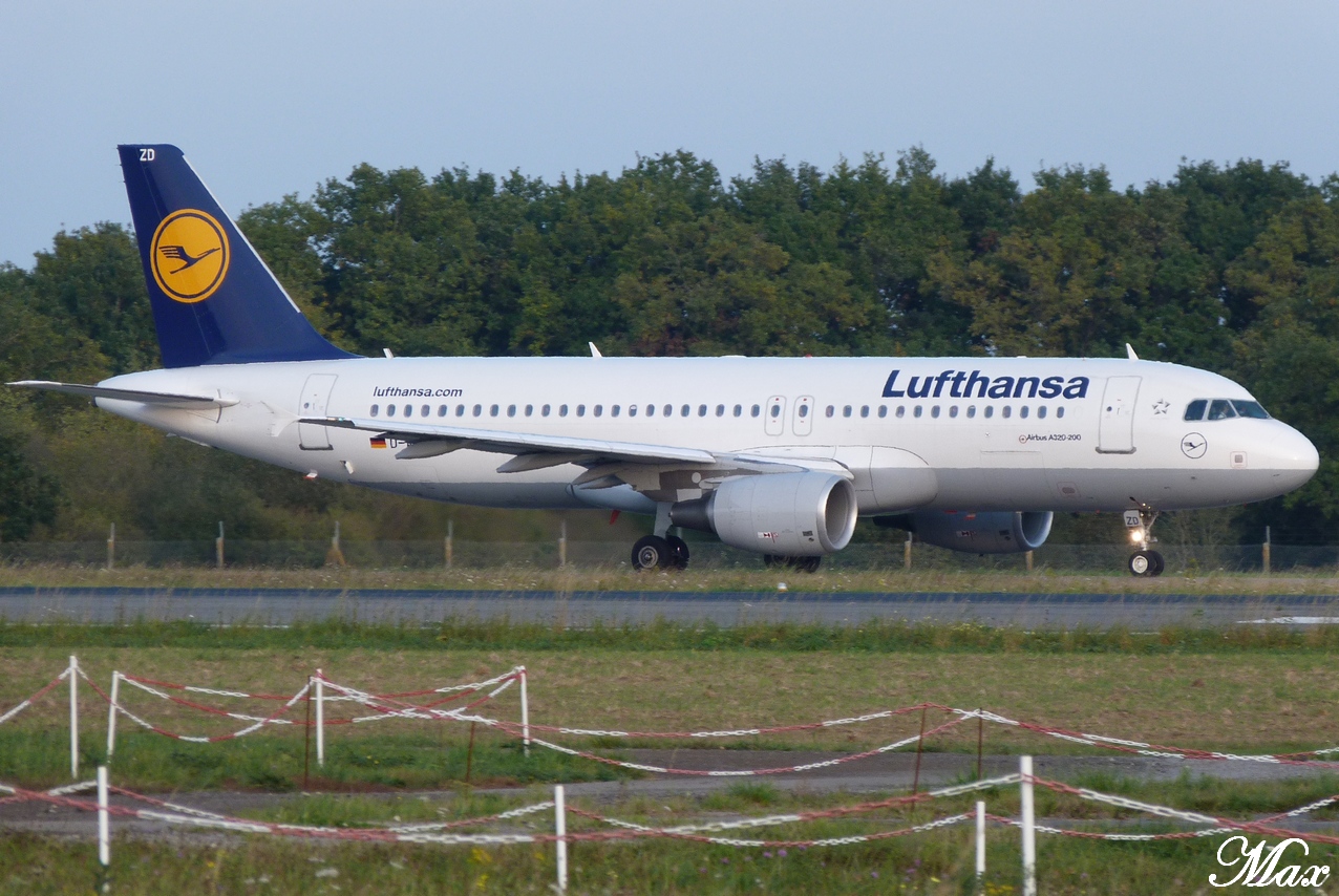 Spotting du 15/10/2011 : A320 BH Air, ATR72 Danube Wings, A320 Lufthansa, ERJ145 Air France n/cs ! ! 1110161013591373938912462