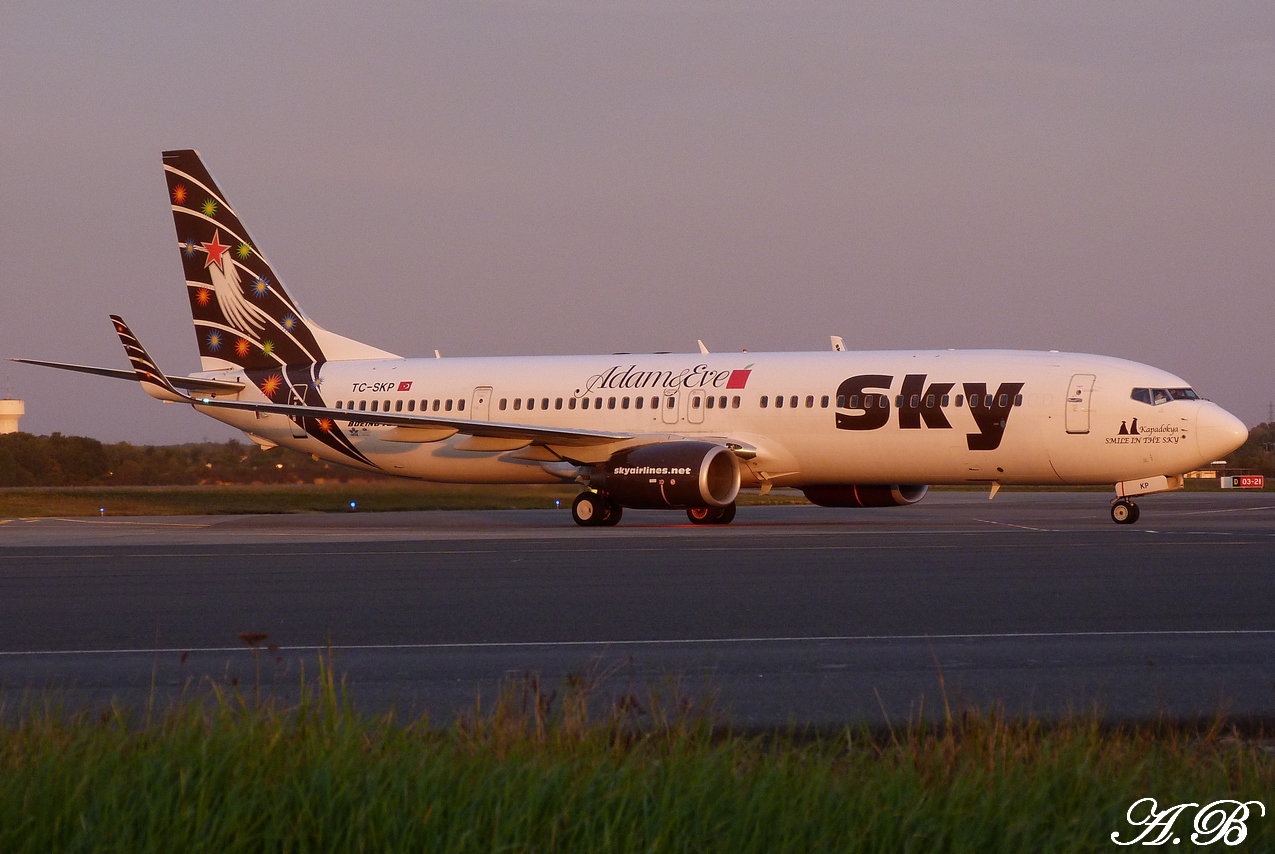 [24/10/2011] Boeing 737-900ER (TC-SKP) Sky Airlines 1110240804041373938952520