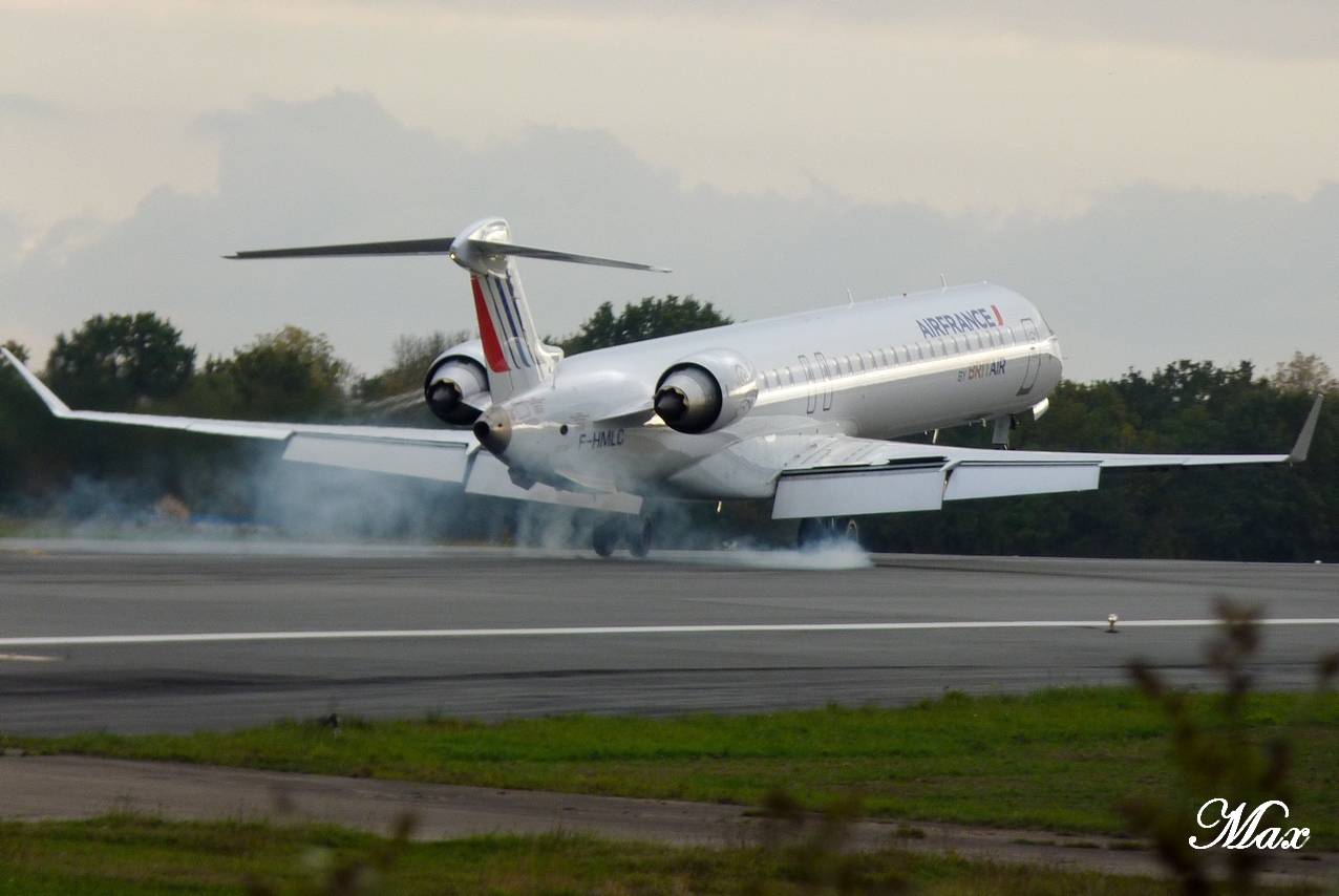 Spotting du 30/10/2011 : Flybe "G-JEDP", Easyjet Suisse A320, B734 Air Explore...etc 1110300755161373938979946