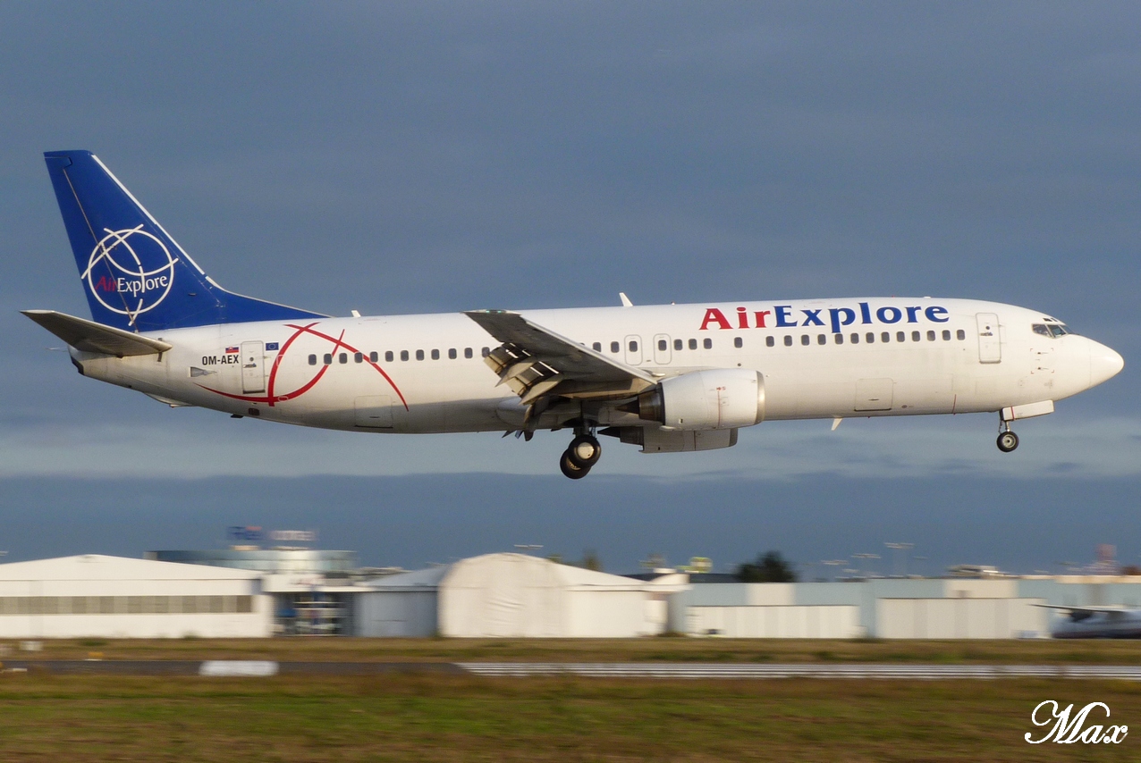 Spotting du 30/10/2011 : Flybe "G-JEDP", Easyjet Suisse A320, B734 Air Explore...etc 1110300815301373938980061