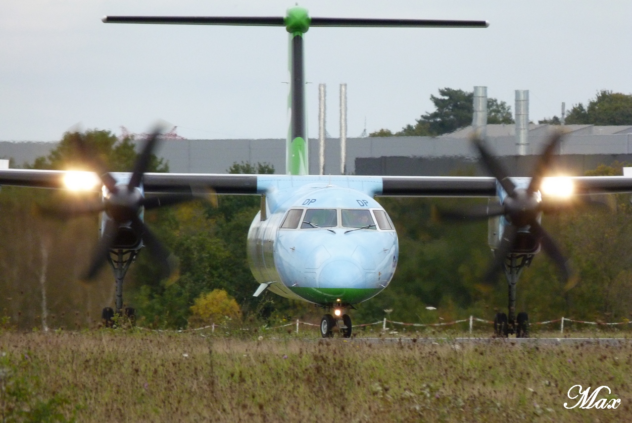 Spotting du 30/10/2011 : Flybe "G-JEDP", Easyjet Suisse A320, B734 Air Explore...etc 1110310100341373938981350