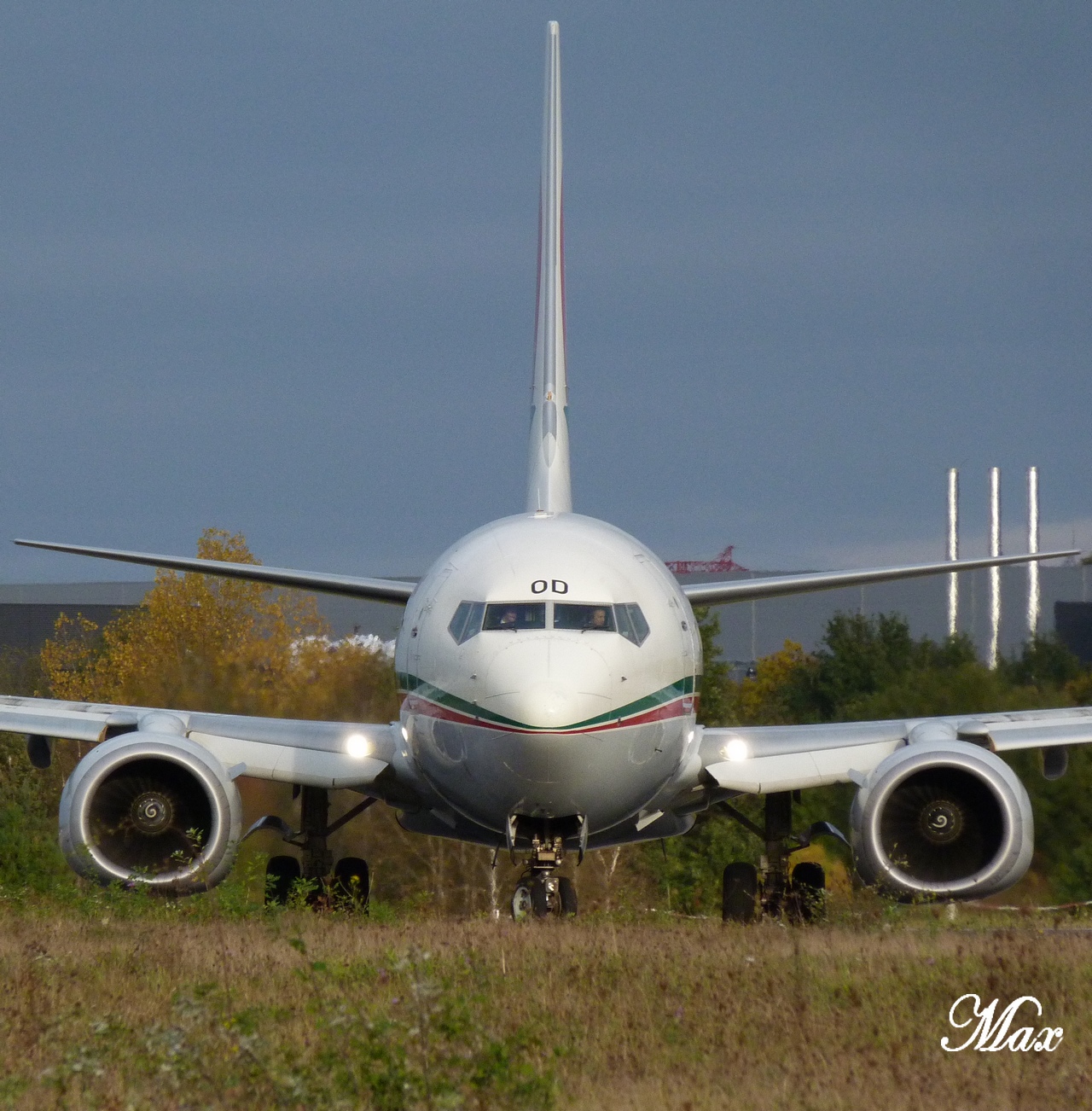 Spotting du 30/10/2011 : Flybe "G-JEDP", Easyjet Suisse A320, B734 Air Explore...etc 1110311232101373938981288