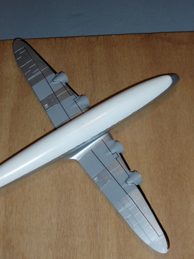 [Concours Liners] [REVELL] LOCKHEED L.1049G SUPER CONSTELLATION 1/144ème  - Page 3 111211072853856639166965