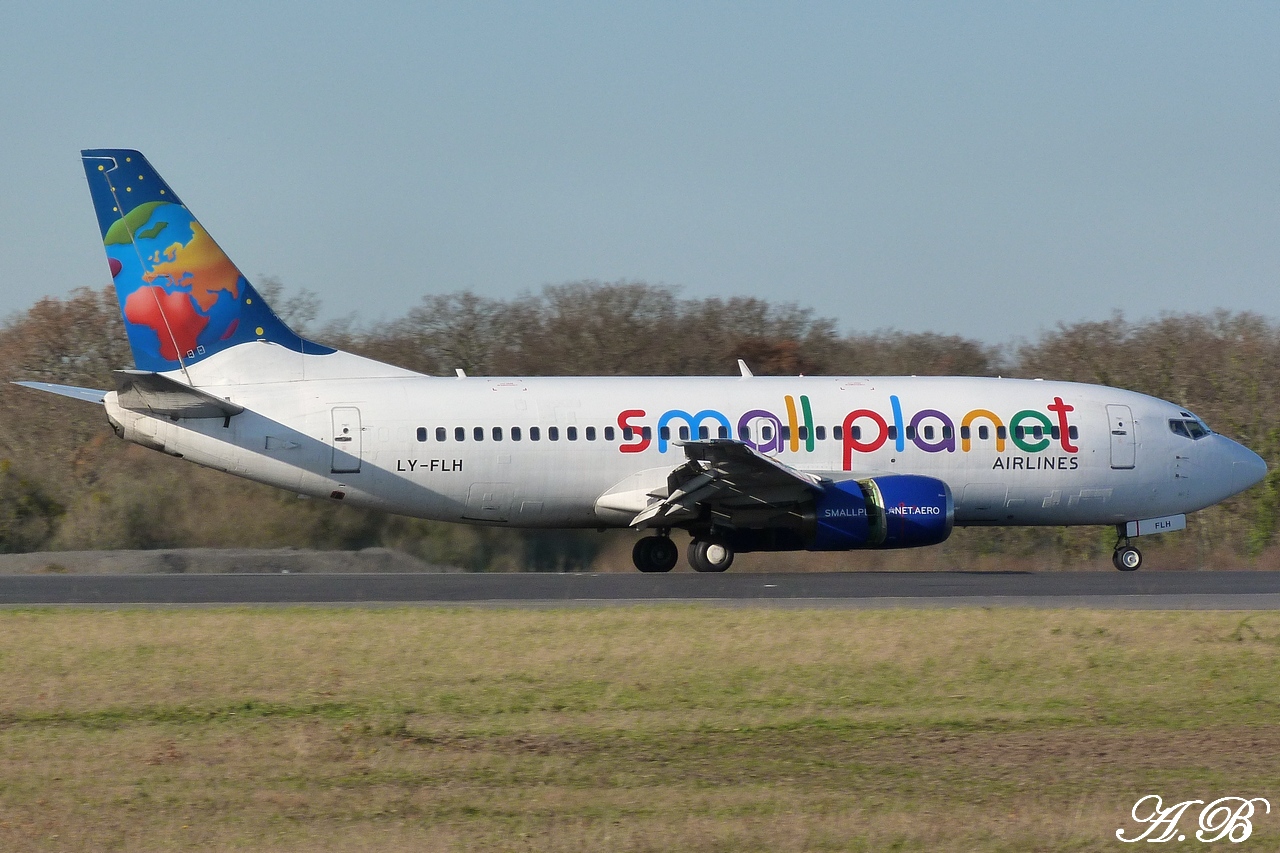 [26/12/2011] Boeing 737-300 (LY-FLH] Small Planet Airlines 1112261056501373939222791