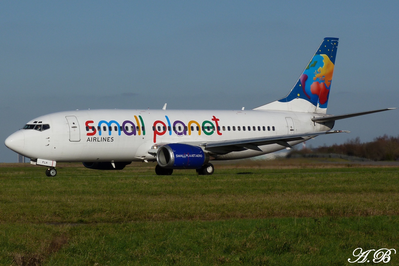 Spotting du 26.12.2011 : B737-300 (LY-FLH) Small Planet + Mirage 2000 1112261056531373939222794
