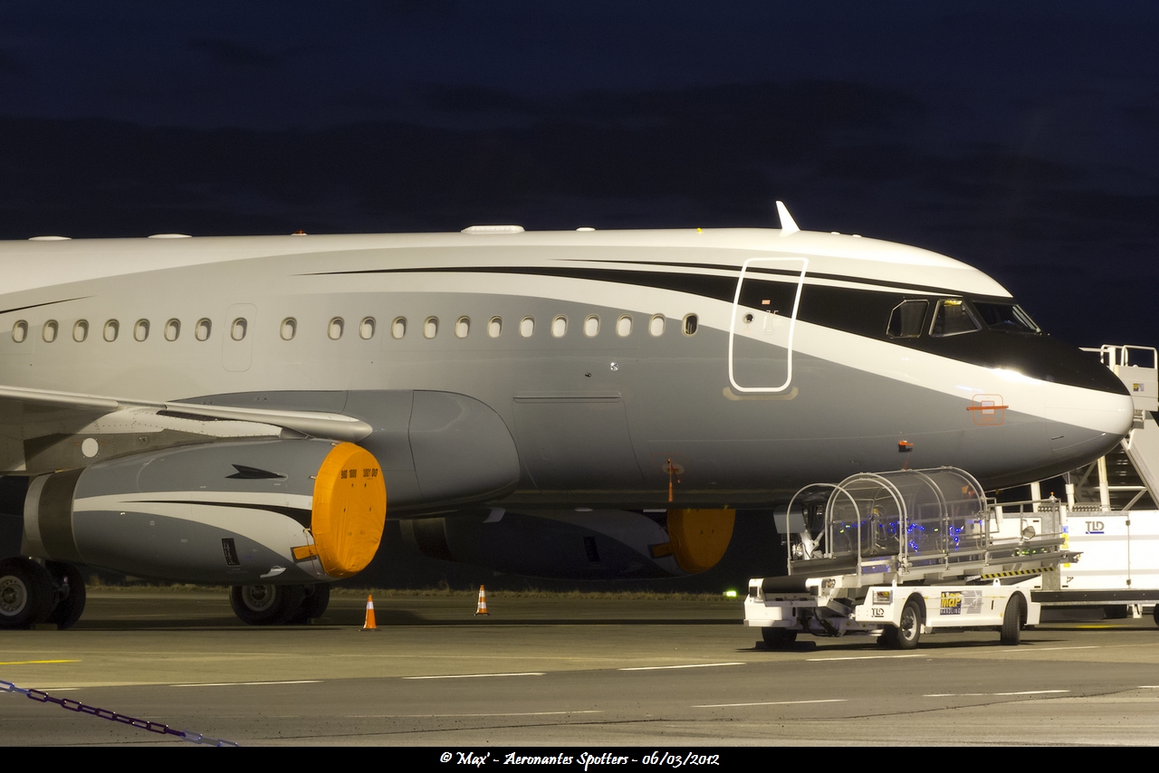 [06/03/2012] Airbus A319CJ (M-KATE) Sophar 1203061127171438369543356