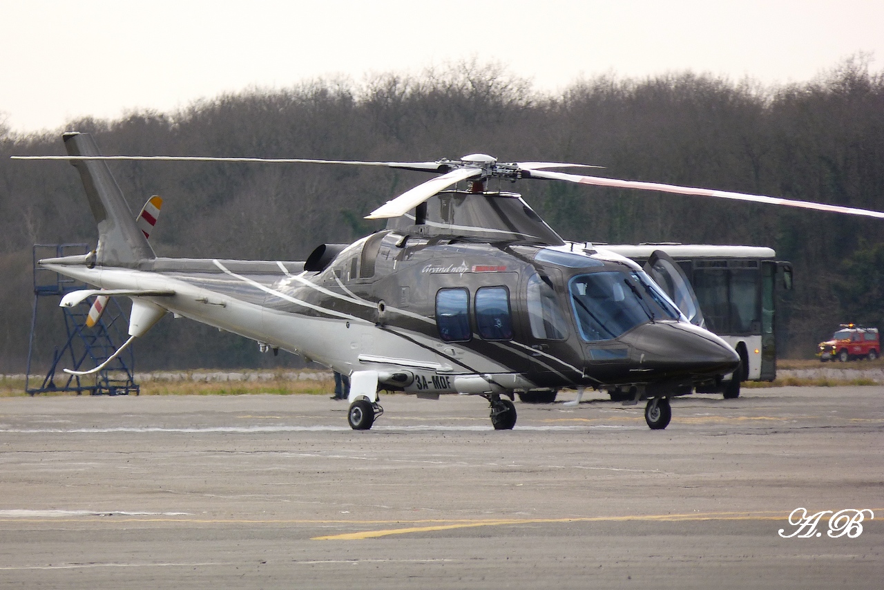 Spotting du 06/03/2012 : A319CJ (M-KATE) + Agusta A109SP (3A-MDF) + 320 Sharklets - Page 2 1203170321471438369592316