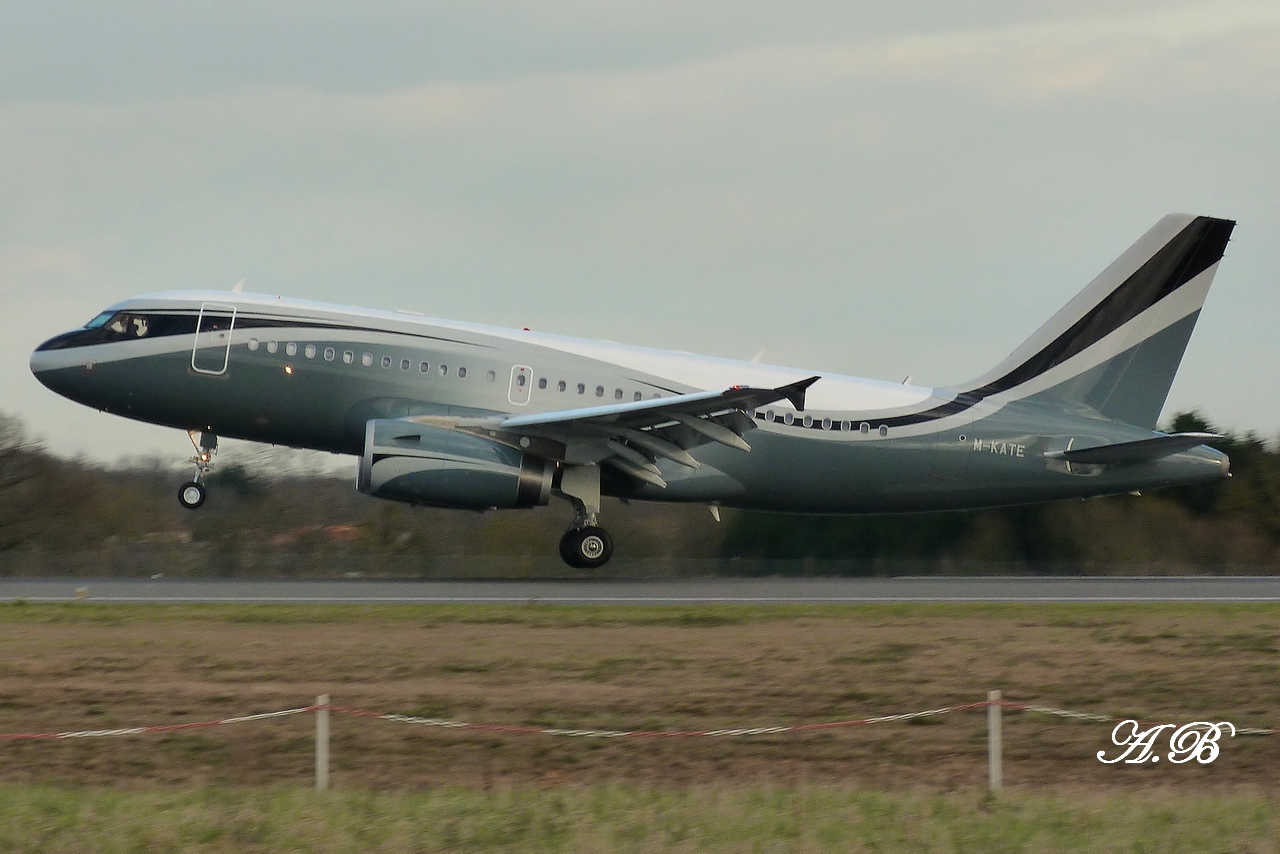 [06/03/2012] Airbus A319CJ (M-KATE) Sophar 1203170321481438369592320