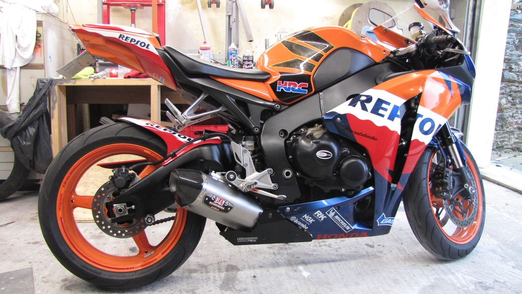 mon CBR 1000rr 2008 - Page 2 1203181033531127599595970