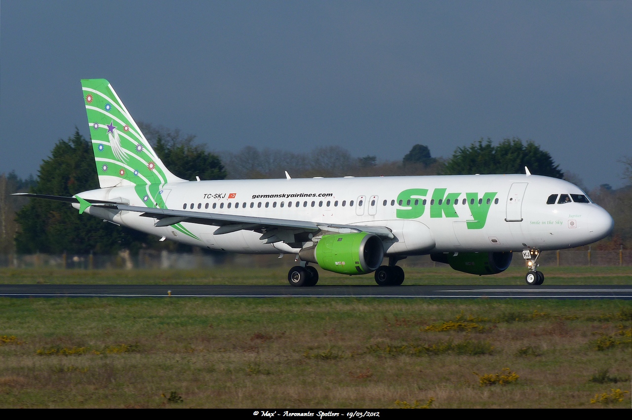 Spotting du  19/03/2012: A320 Sky Airlines TC-SKJ 1203201229361438369605083