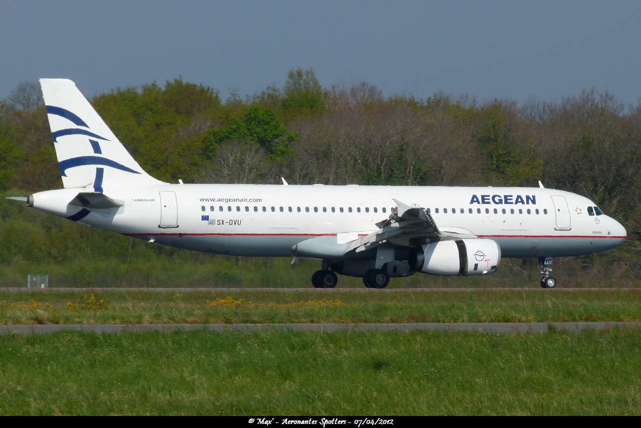 Spotting du 07/04/2012 : A320 Air France Retrojet + CRJ9 IB "Galicia" + A320 Aegean "Acropolis" 1204090324581474949695457