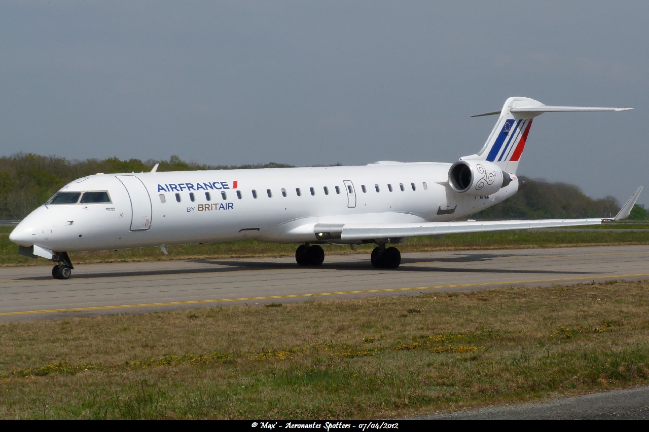 Spotting du 07/04/2012 : A320 Air France Retrojet + CRJ9 IB "Galicia" + A320 Aegean "Acropolis" 1204090325011474949695466