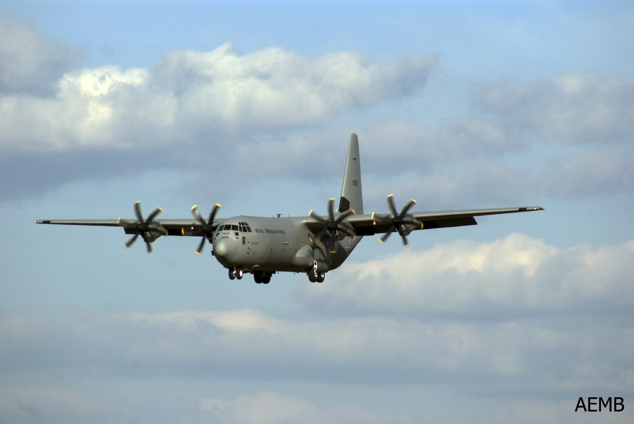 Lockheed C-130J-30 Hercules (L382) Norway Air Force 5629 les 16;17 & 18 ...