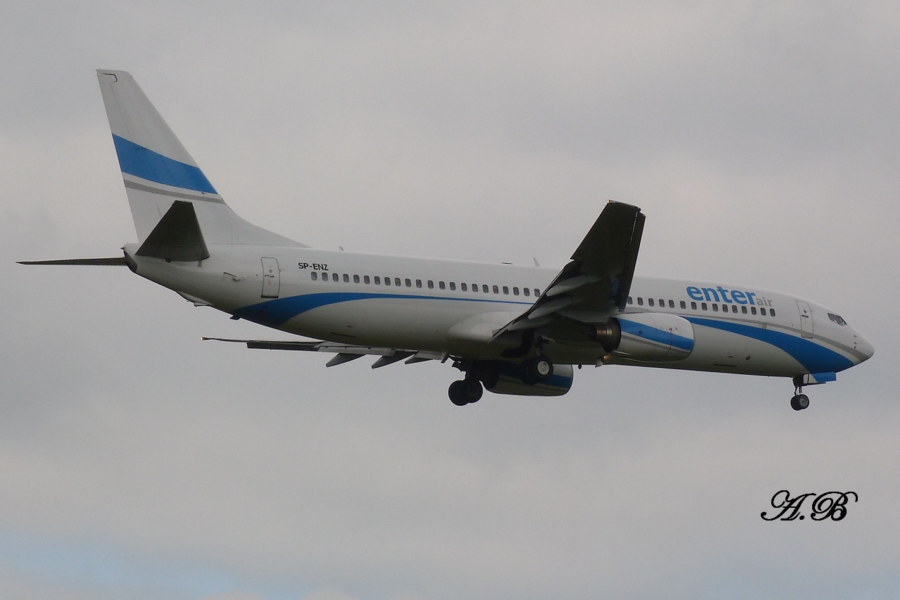 Spotting du 15.04.2012 : B738 EnterAir + CRJ9 Air Nostrum "Galicia"...etc... 1204171206511474949728996