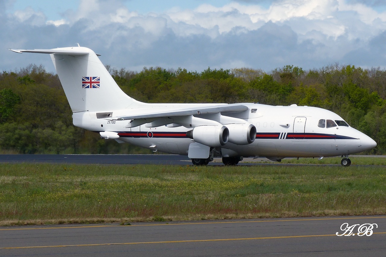 [20/04/2012] Bae 146 CC.2 (ZE700) Royal Air Force (RAF) 1204251241511474949763416