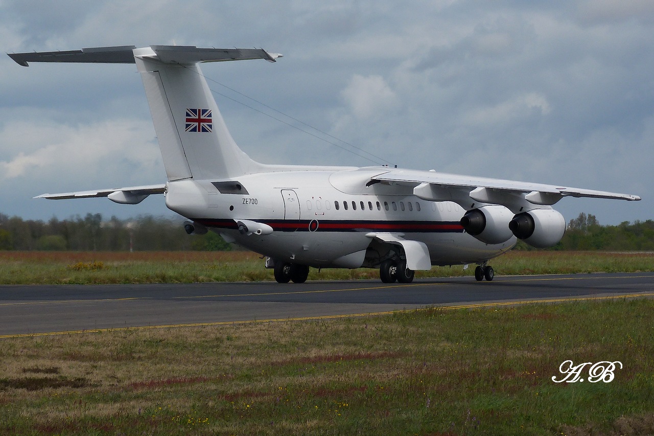 [20/04/2012] Bae 146 CC.2 (ZE700) Royal Air Force (RAF) 1204251241511474949763418