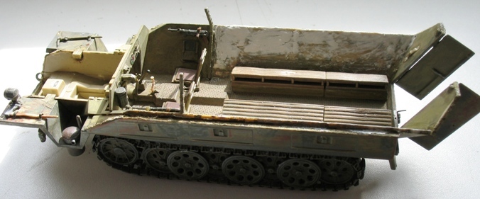 nouvelle reprise (photos à partir de la page 3!!) complète du sdkfz 251/1 ausf D Tamiya 1/35 Terminé! - Page 2 120428051038667019777644