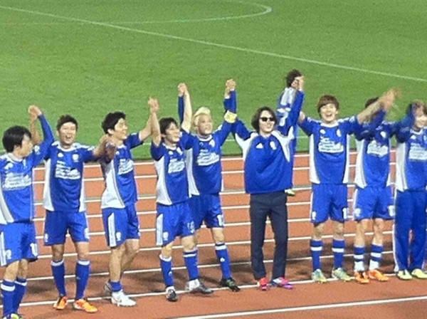 [VID&PIC] 120428 Junsu et le FC Men au match de football caritatif au Japon.   1204280553081488799777906