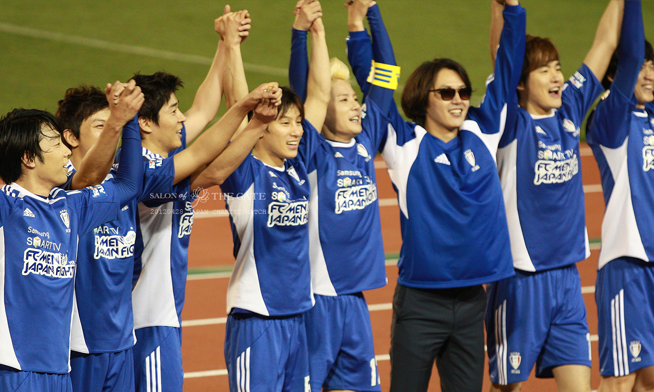 [VID&PIC] 120428 Junsu et le FC Men au match de football caritatif au Japon.   1204300209471488799785102