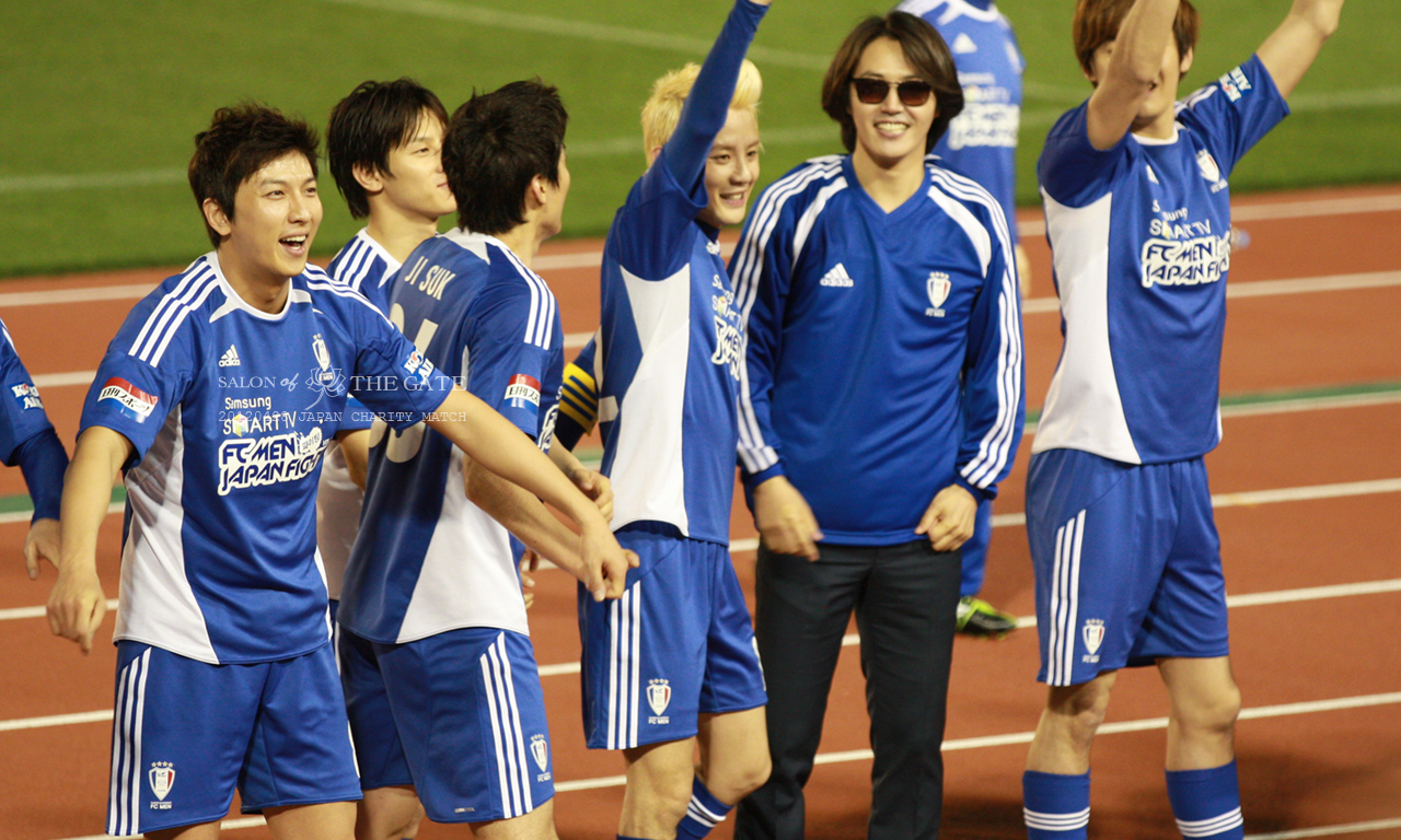 [VID&PIC] 120428 Junsu et le FC Men au match de football caritatif au Japon.   1204300210311488799785103