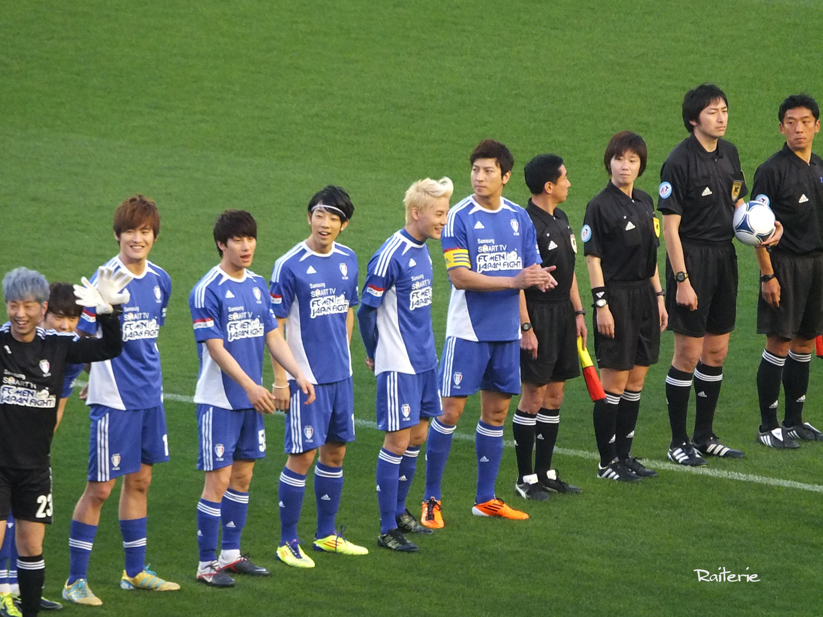 [VID&PIC] 120428 Junsu et le FC Men au match de football caritatif au Japon.   1204300214291488799785110