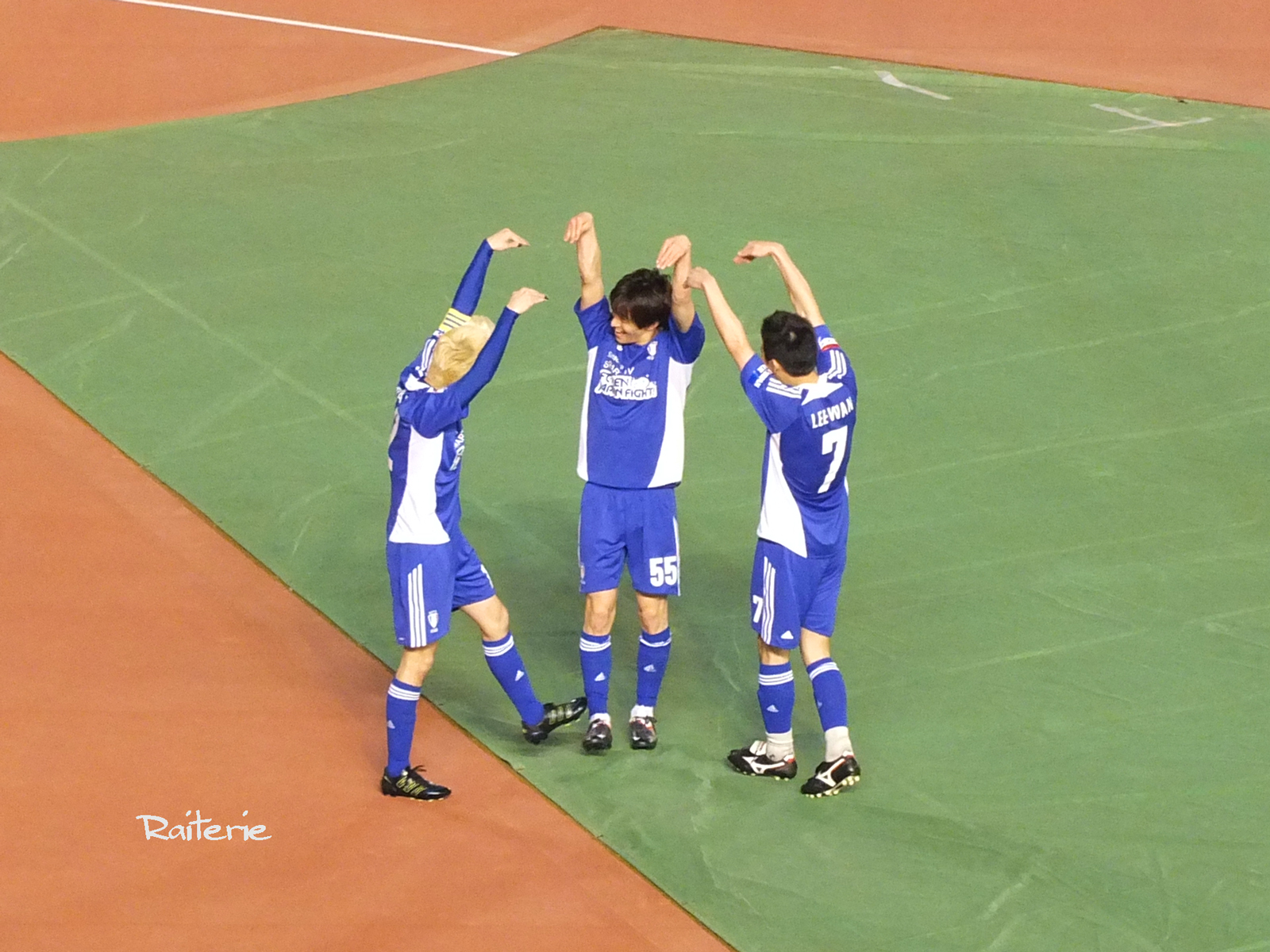 [VID&PIC] 120428 Junsu et le FC Men au match de football caritatif au Japon.   1204300219041488799785118