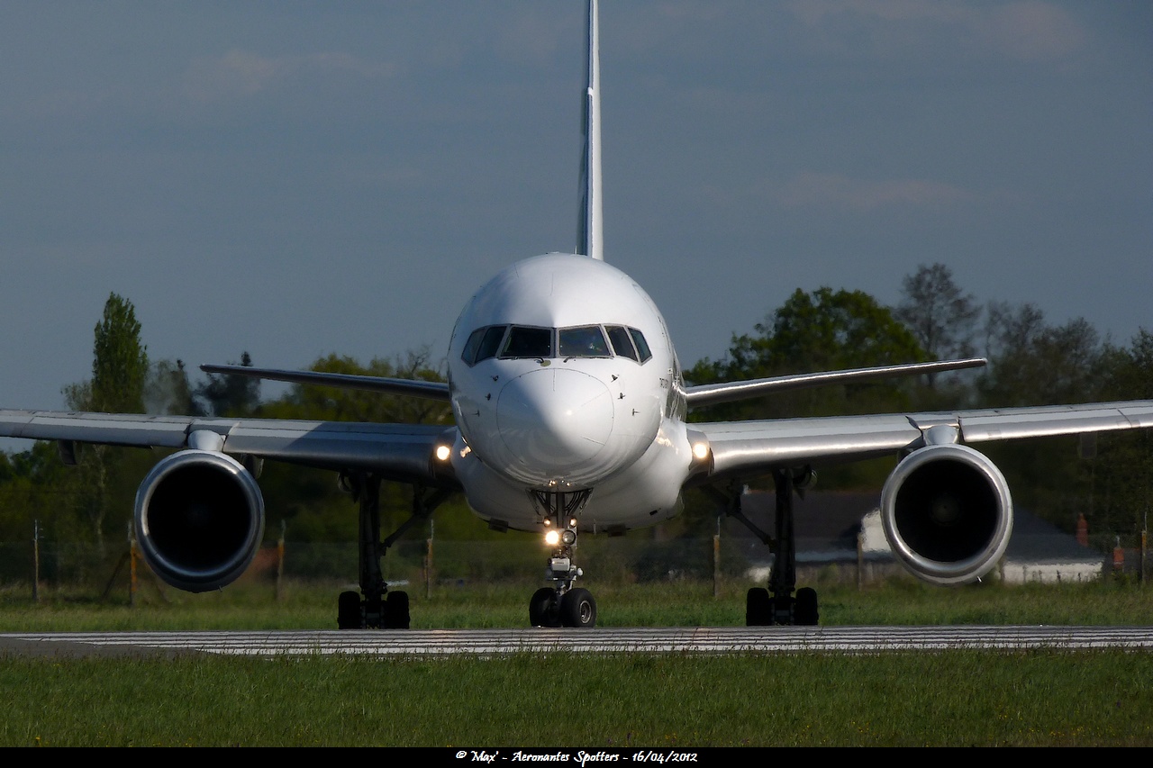 Spotting du 16/04/2012 : 757-200 Mint Airways + 737 Alba Star.ES - Page 2 1205011205211474949791136